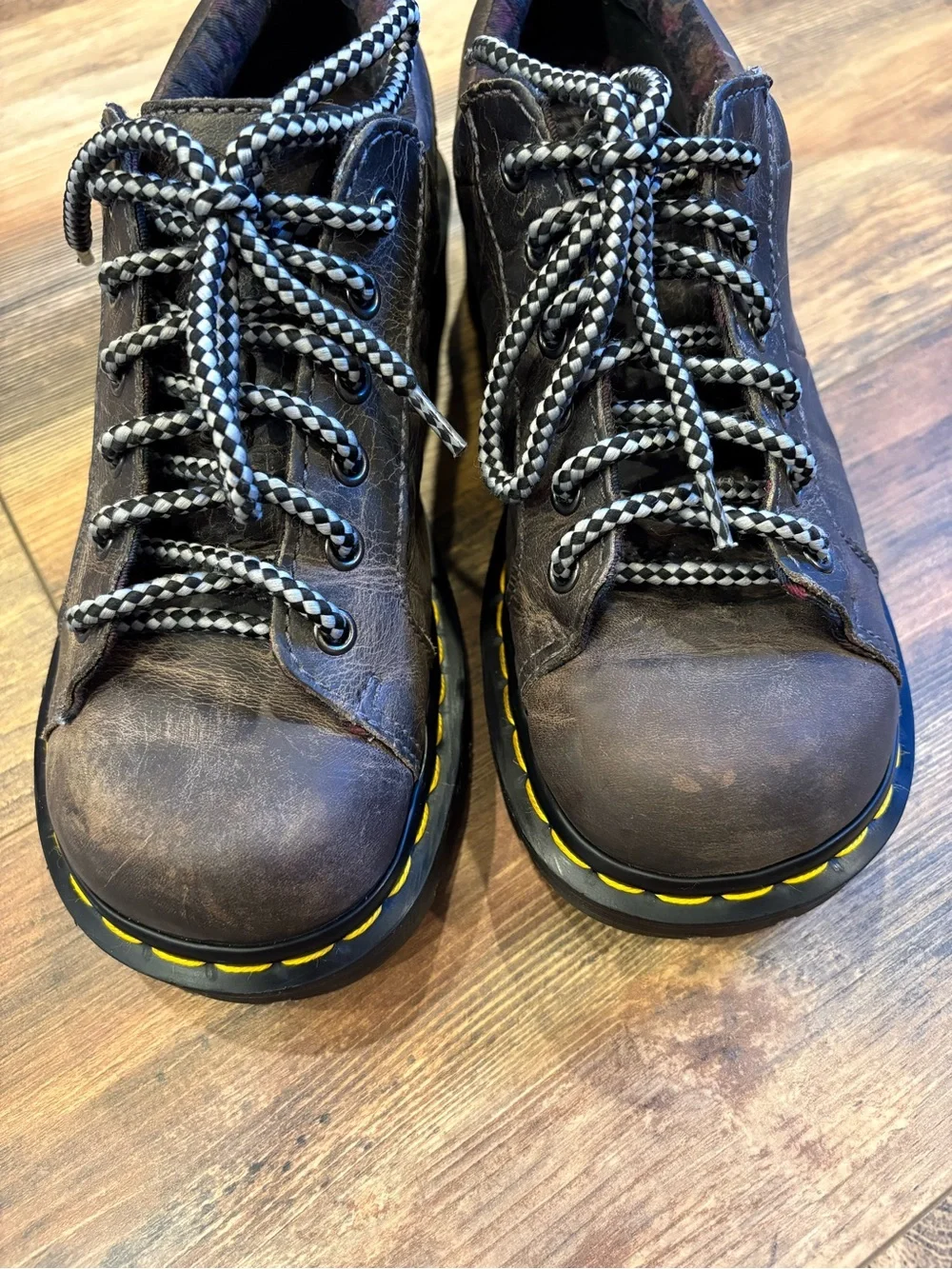 Dr. Martens Keani Brown Leather Platform Low Top Shoes Womens size 9